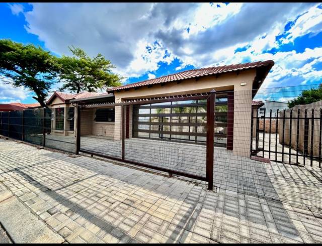 3 BEDROOM HOUSE FOR SALE IN BRITS CENTRAL
